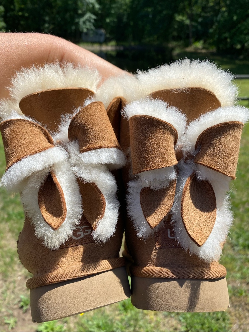 UGG Woman’s Classic Heritage Bow Chestnut Boot Size 8